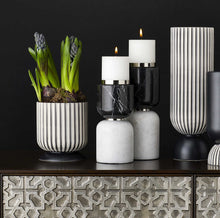 Load image into Gallery viewer, Matte Black Deco Pot Short
