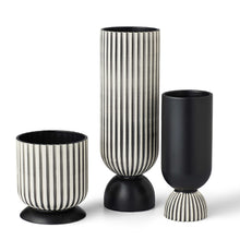 Load image into Gallery viewer, Matte Black Deco Pot Short

